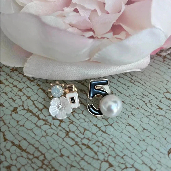 No5 Pearl & Perfume Stud  Earrings - Picture 6 of 6